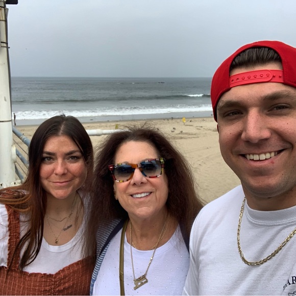 Meet your Posher, Andrea - Picture 3 of 3